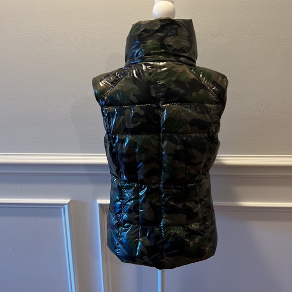 S13 Camouflage Green and Black Puffer Vest w/ Faux Fur Detachable Hood Sz Small - Picture 7 of 16
